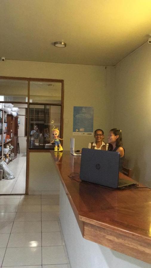 Tarapoto Hostal *** Hotel Iquitos Bagian luar foto